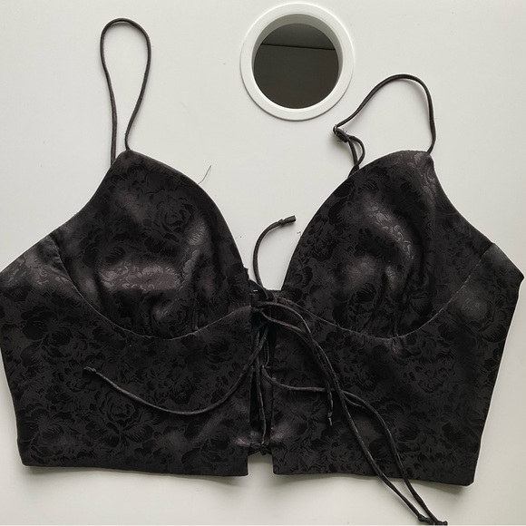 Tie Front Tanktop - Picture 1 of 3